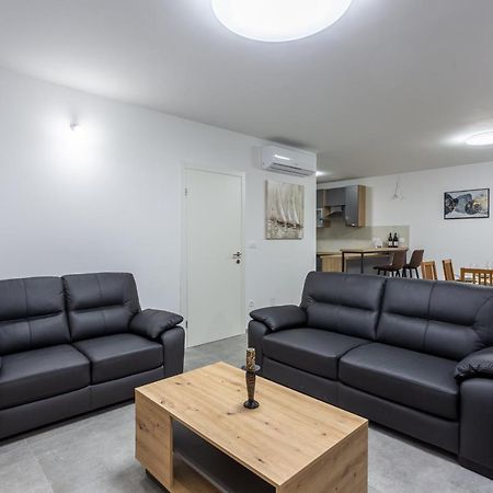 Secluded House - Guaranteed Privacy - Heated Pool Villa Klis ภายนอก รูปภาพ
