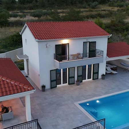 Secluded House - Guaranteed Privacy - Heated Pool Villa Klis ภายนอก รูปภาพ