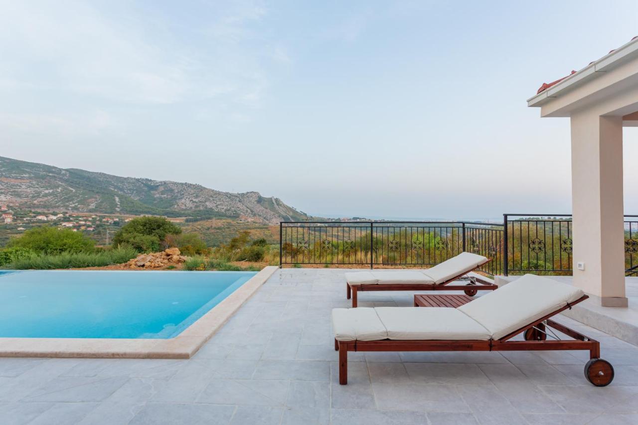Secluded House - Guaranteed Privacy - Heated Pool Villa Klis ภายนอก รูปภาพ