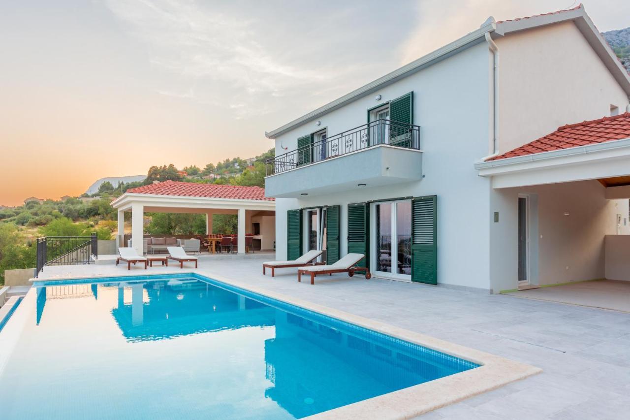 Secluded House - Guaranteed Privacy - Heated Pool Villa Klis ภายนอก รูปภาพ
