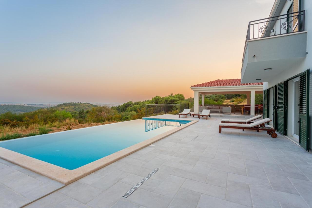 Secluded House - Guaranteed Privacy - Heated Pool Villa Klis ภายนอก รูปภาพ