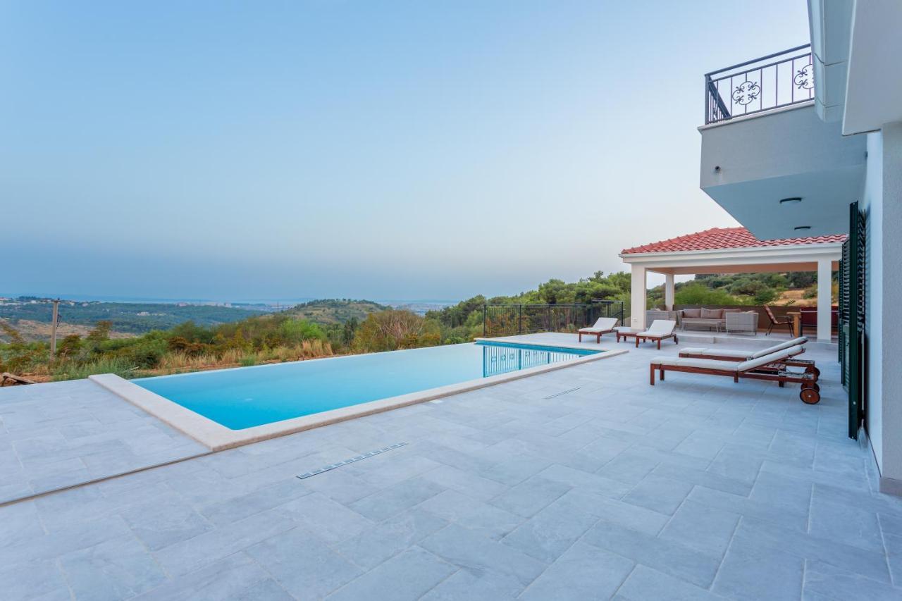 Secluded House - Guaranteed Privacy - Heated Pool Villa Klis ภายนอก รูปภาพ