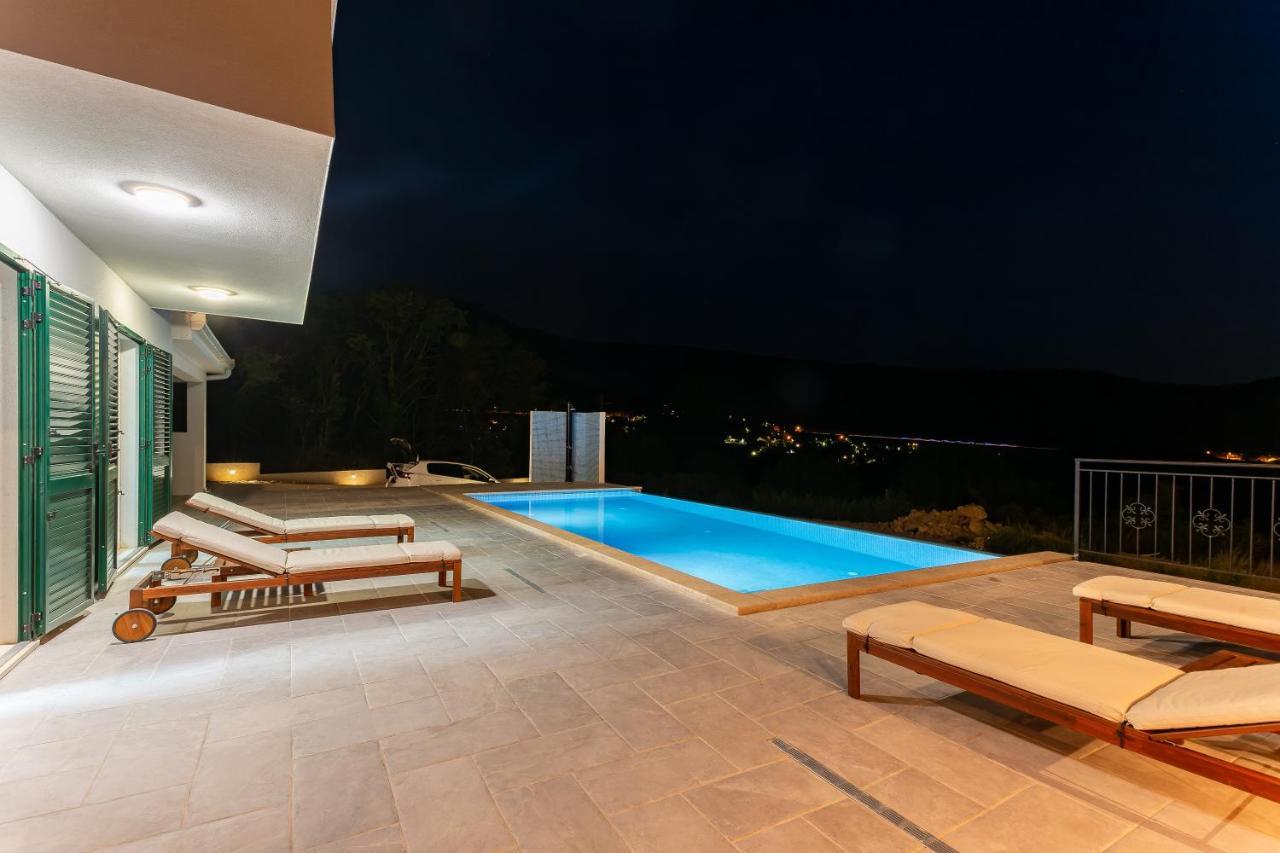Secluded House - Guaranteed Privacy - Heated Pool Villa Klis ภายนอก รูปภาพ