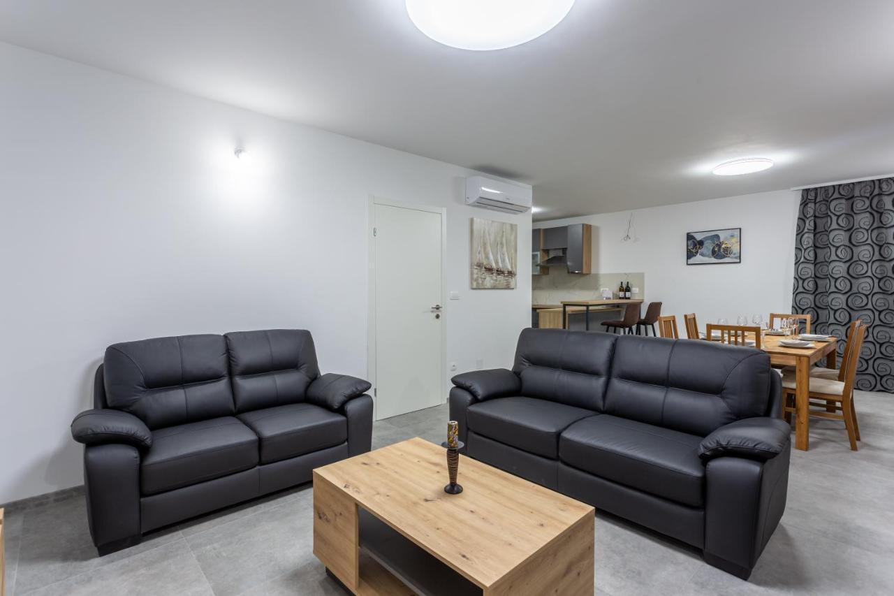 Secluded House - Guaranteed Privacy - Heated Pool Villa Klis ภายนอก รูปภาพ