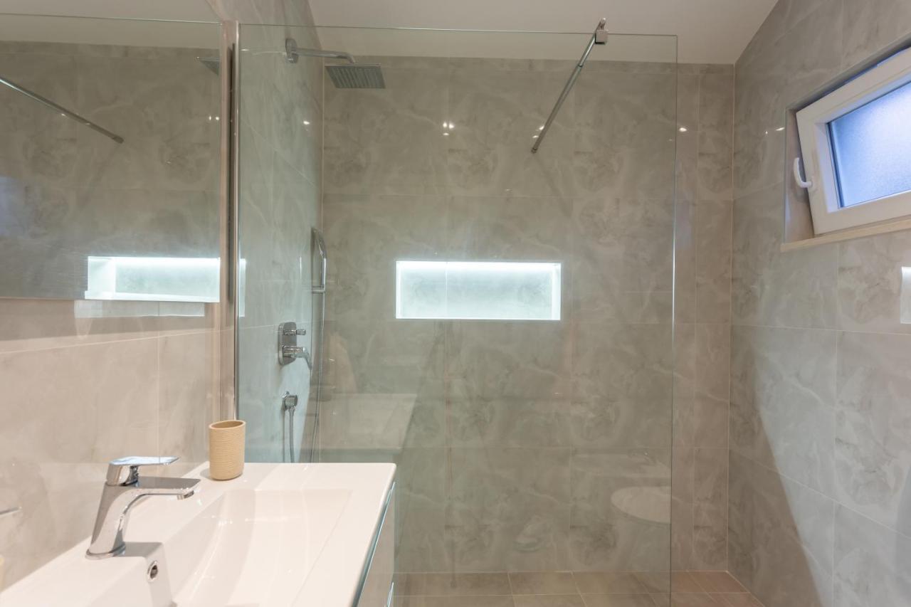 Secluded House - Guaranteed Privacy - Heated Pool Villa Klis ภายนอก รูปภาพ