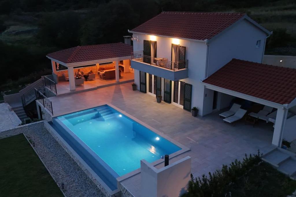 Secluded House - Guaranteed Privacy - Heated Pool Villa Klis ภายนอก รูปภาพ