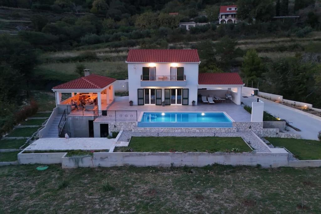 Secluded House - Guaranteed Privacy - Heated Pool Villa Klis ภายนอก รูปภาพ