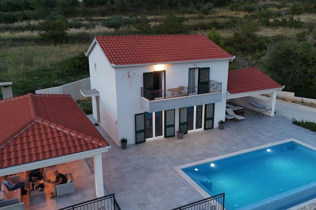 Secluded House - Guaranteed Privacy - Heated Pool Villa Klis ภายนอก รูปภาพ